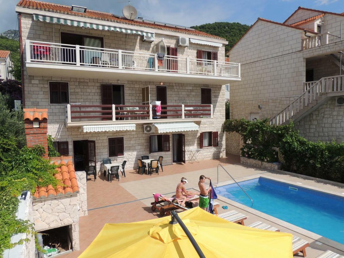Apartments Bezmalinovic 2 Bol Bagian luar foto