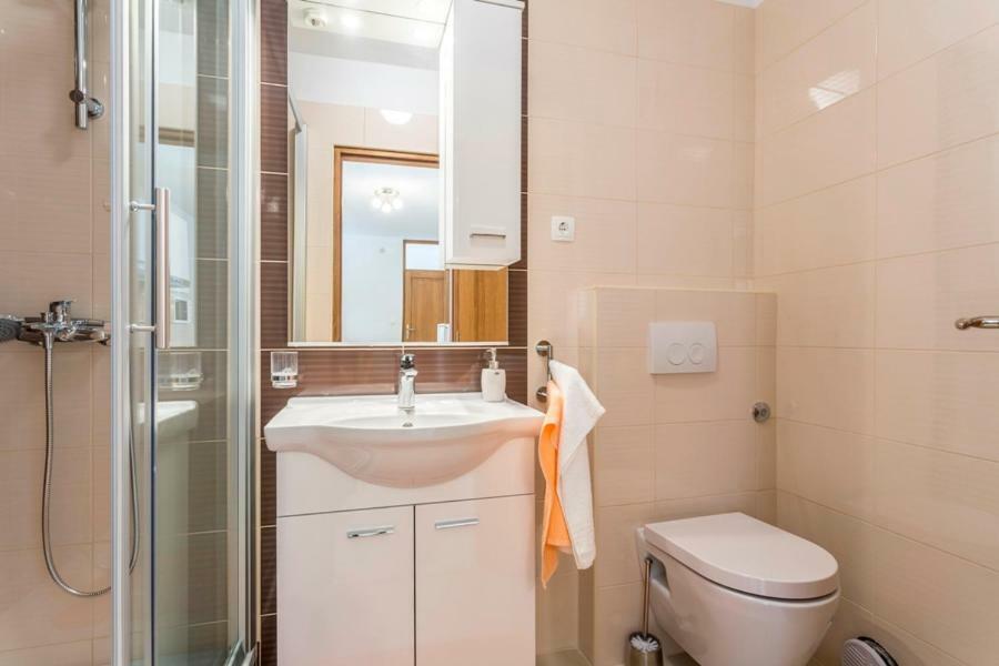 Apartments Bezmalinovic 2 Bol Bagian luar foto