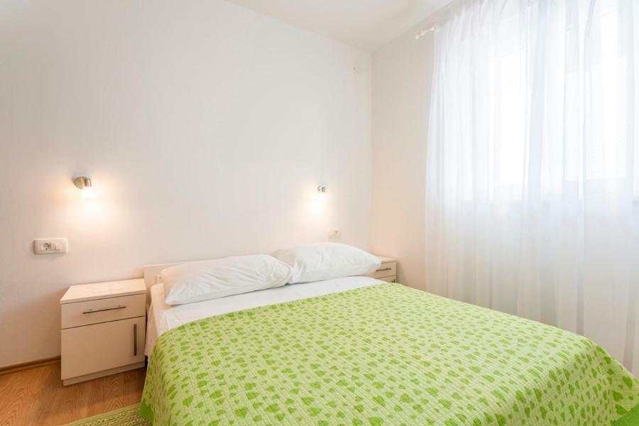 Apartments Bezmalinovic 2 Bol Bagian luar foto