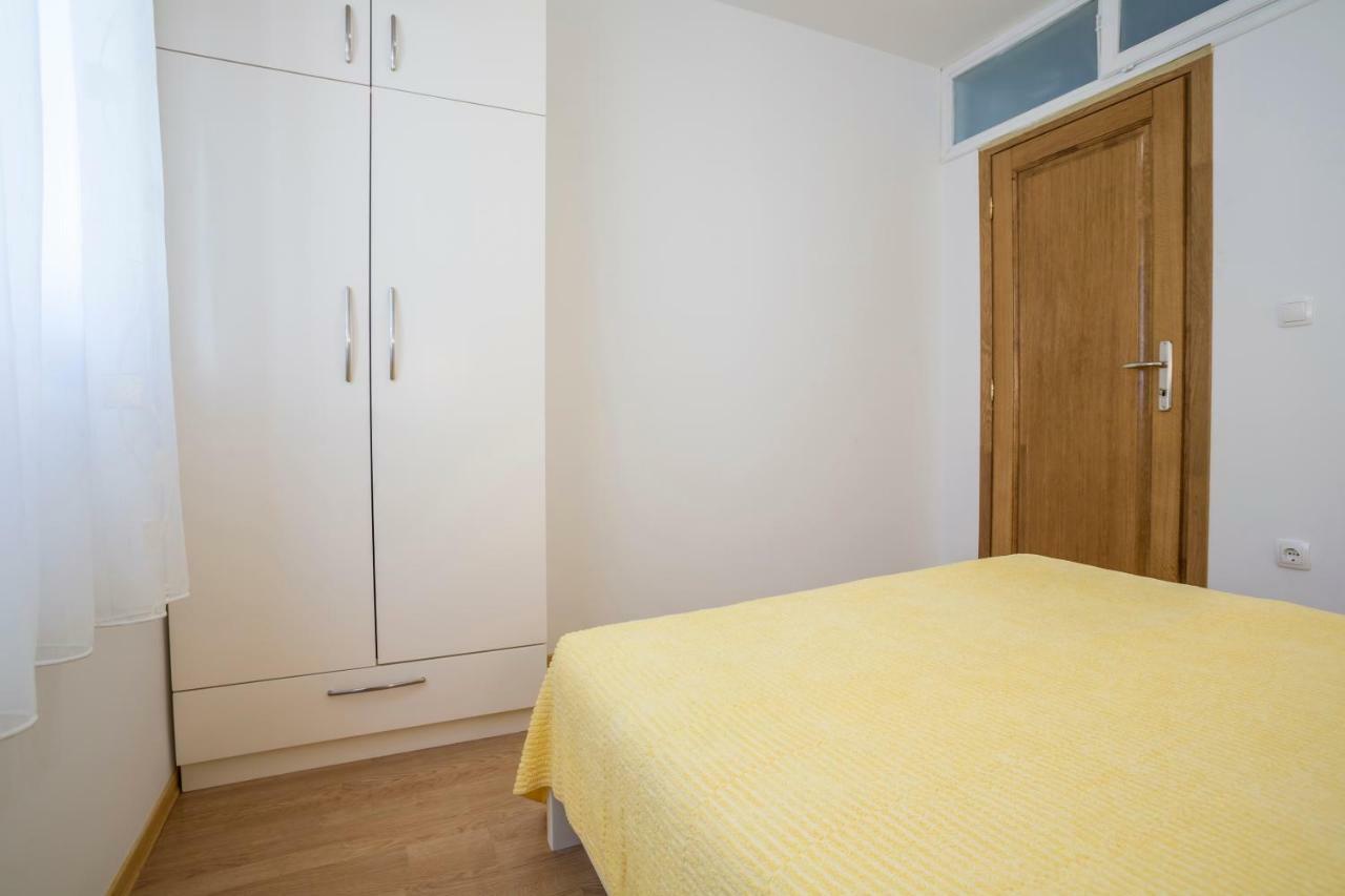 Apartments Bezmalinovic 2 Bol Bagian luar foto