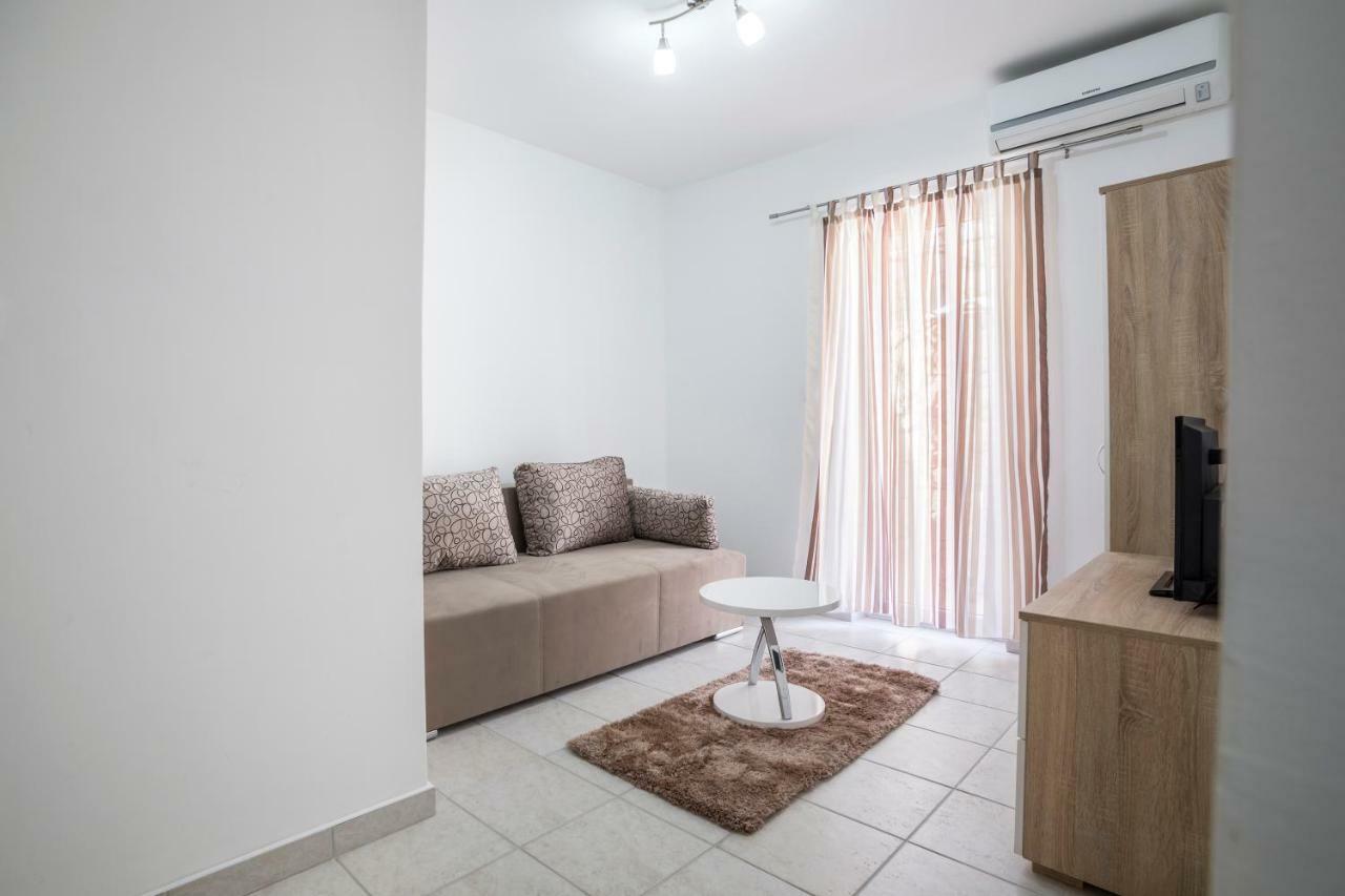 Apartments Bezmalinovic 2 Bol Bagian luar foto